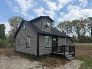 21112 Kinloch Street, Southfield, MI 48033