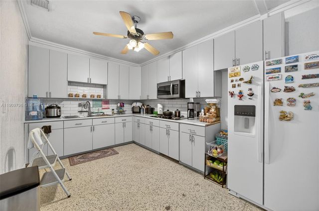 23825 SW 142nd Ave, Homestead, FL 33032