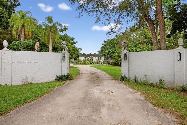 23825 SW 142nd Ave, Homestead, FL 33032