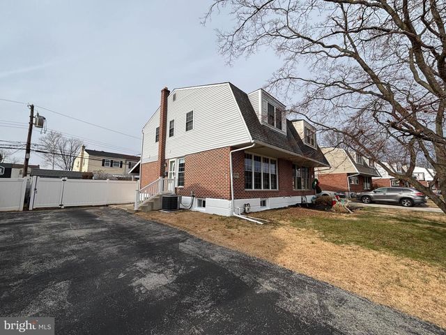 829 HOOD RD, Swarthmore, PA 19081