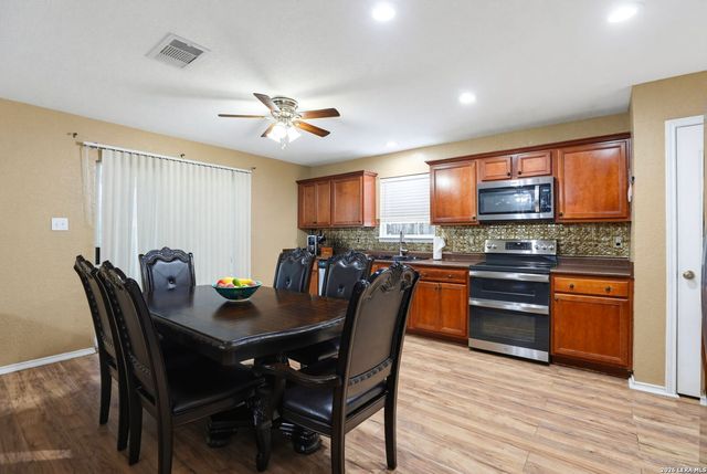 442 HAMPTON CV, Boerne, TX 78006