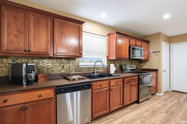 442 HAMPTON CV, Boerne, TX 78006