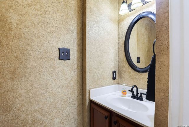 442 HAMPTON CV, Boerne, TX 78006