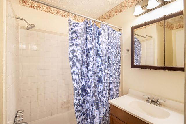 9507 Wellsworth Drive, Houston, TX 77083