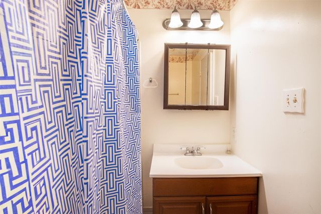 9507 Wellsworth Drive, Houston, TX 77083