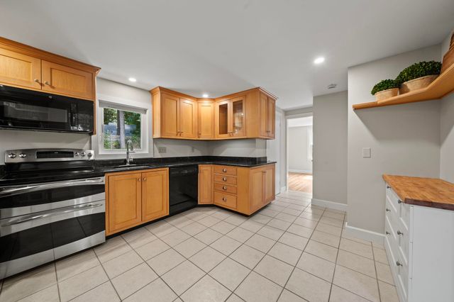 9 Hillside Drive, Nashua, NH 03064