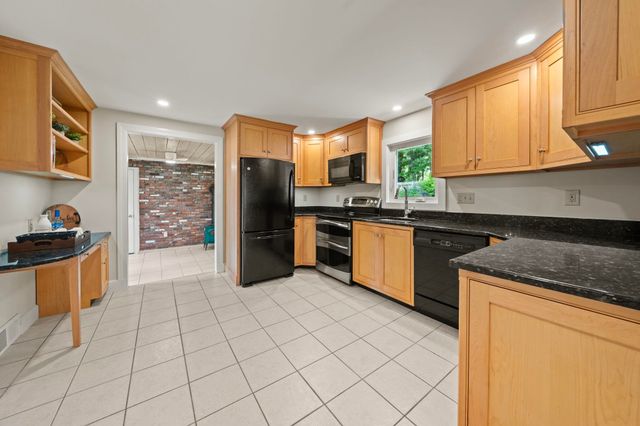 9 Hillside Drive, Nashua, NH 03064