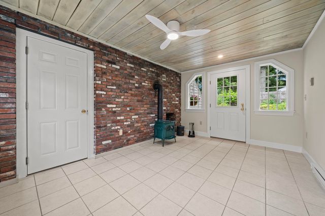 9 Hillside Drive, Nashua, NH 03064