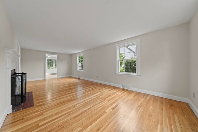 9 Hillside Drive, Nashua, NH 03064