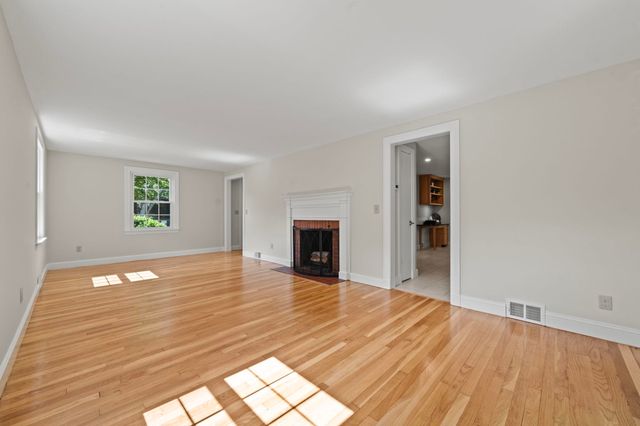 9 Hillside Drive, Nashua, NH 03064