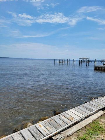 5452 N Shore Rd, Pensacola, FL 32507