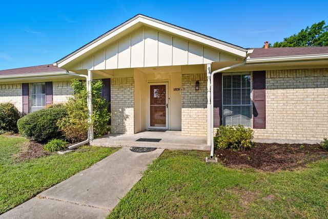 10304 Oak Creek Drive, Greenville, TX 75402