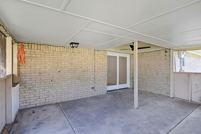 10304 Oak Creek Drive, Greenville, TX 75402