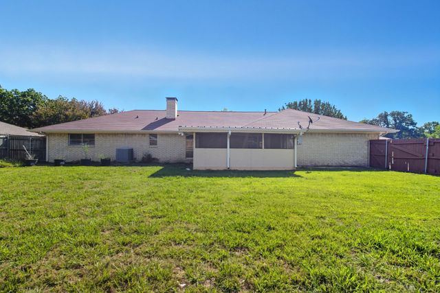 10304 Oak Creek Drive, Greenville, TX 75402