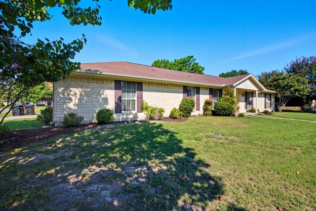 10304 Oak Creek Drive, Greenville, TX 75402