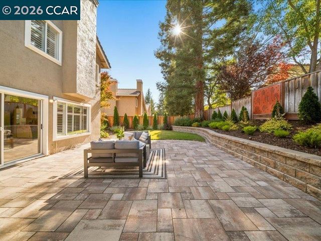 209 Walnut Creek Ct, Danville, CA 94506