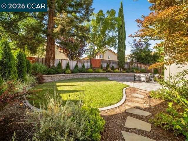 209 Walnut Creek Ct, Danville, CA 94506