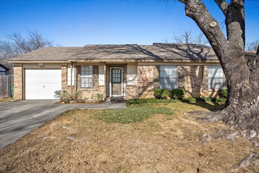 3807 Glengate Drive, Arlington, TX 76016