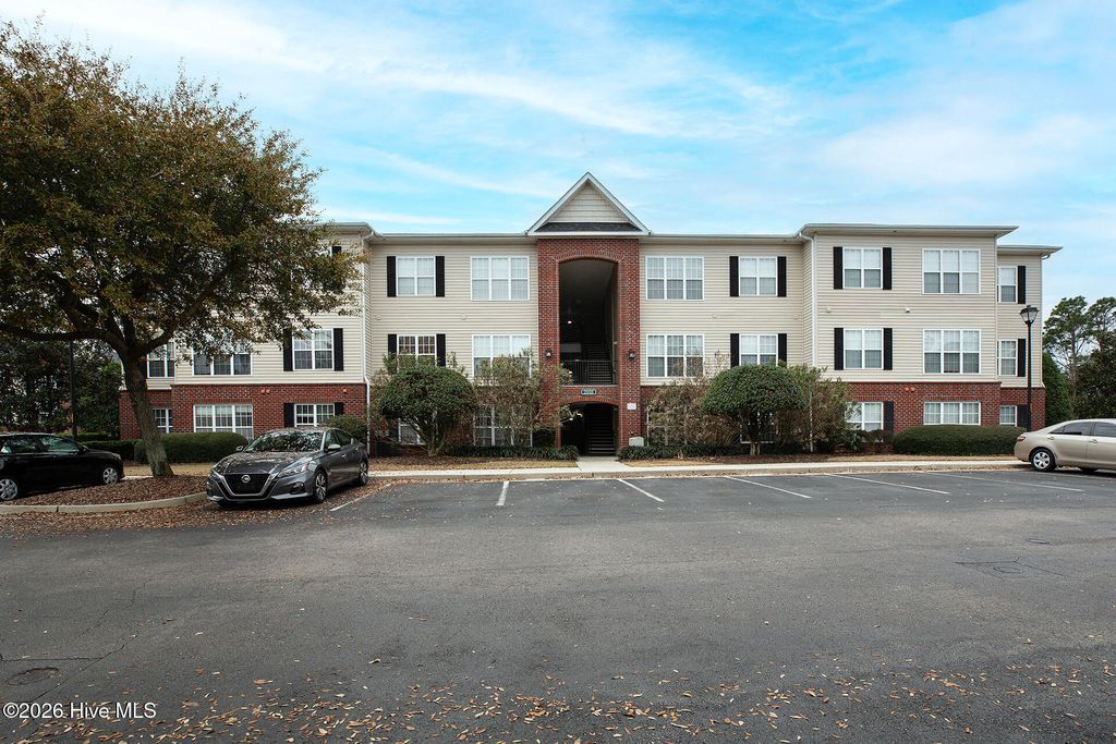 2808 Bloomfield Lane Unit 305, Wilmington, NC 28412