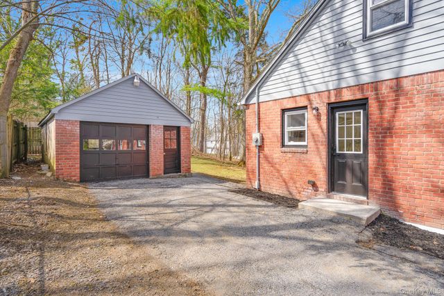 12 Mohonk Avenue, New Paltz, NY 12561