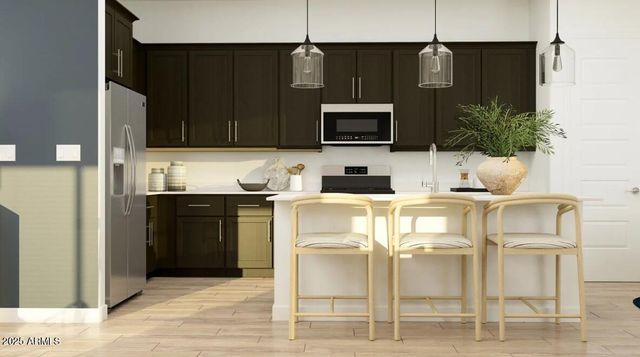 7813 W TETHER Trail, Peoria, AZ 85383