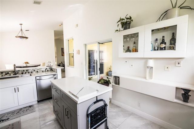 9469 Verona Lakes Boulevard, Boynton Beach, FL 33472