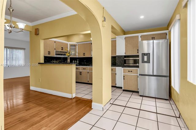 3694 NW 20th St, Miami, FL 33142