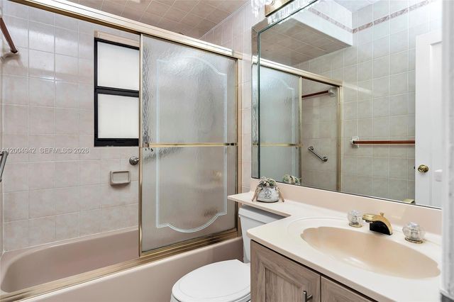 3694 NW 20th St, Miami, FL 33142