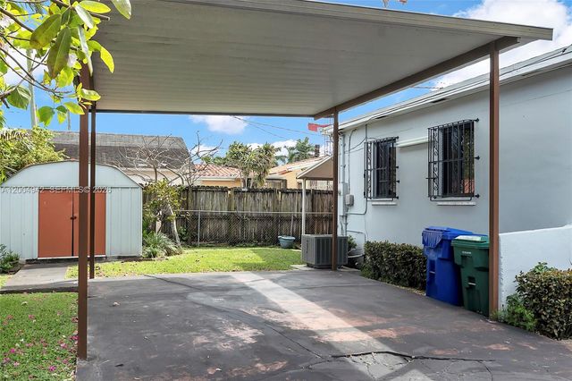 3694 NW 20th St, Miami, FL 33142