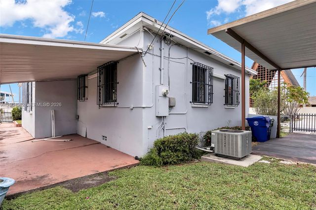 3694 NW 20th St, Miami, FL 33142