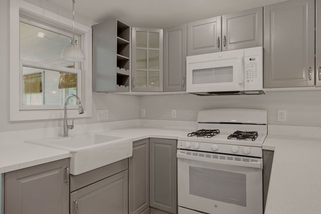 225 Mount Pleasant St, Fall River, MA 02720