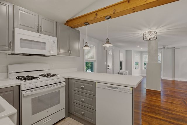 225 Mount Pleasant St, Fall River, MA 02720