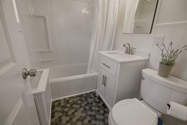 225 Mount Pleasant St, Fall River, MA 02720