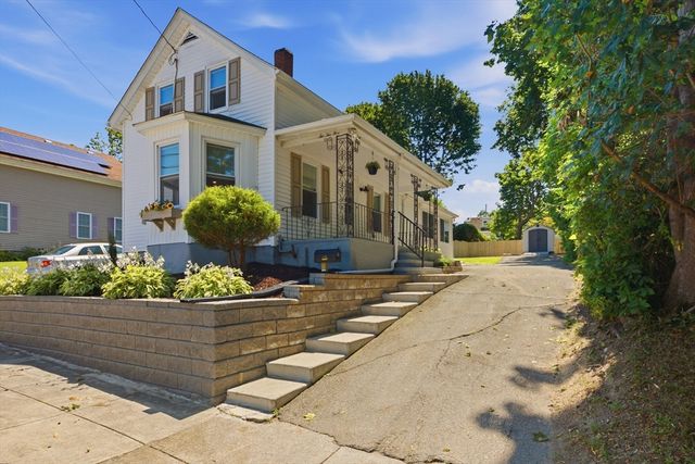 225 Mount Pleasant St, Fall River, MA 02720