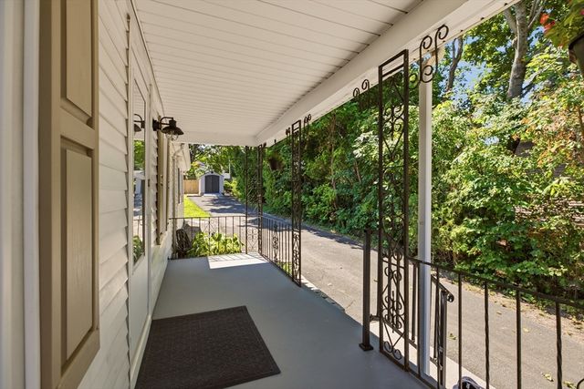 225 Mount Pleasant St, Fall River, MA 02720