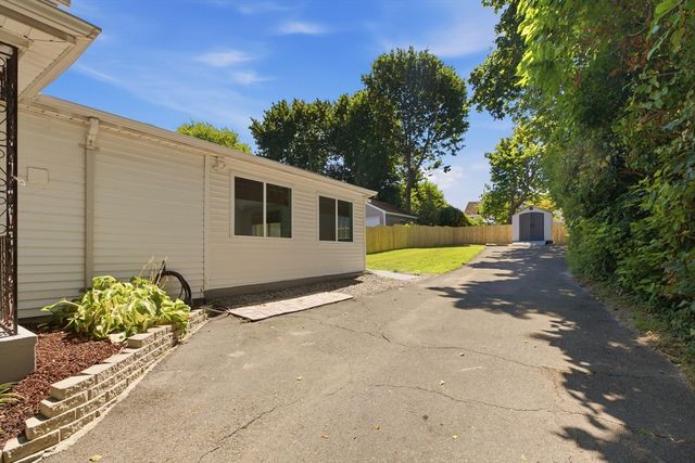225 Mount Pleasant St, Fall River, MA 02720
