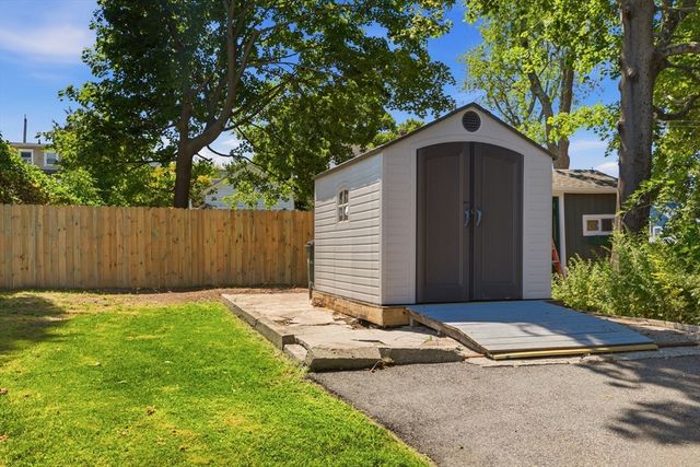 225 Mount Pleasant St, Fall River, MA 02720