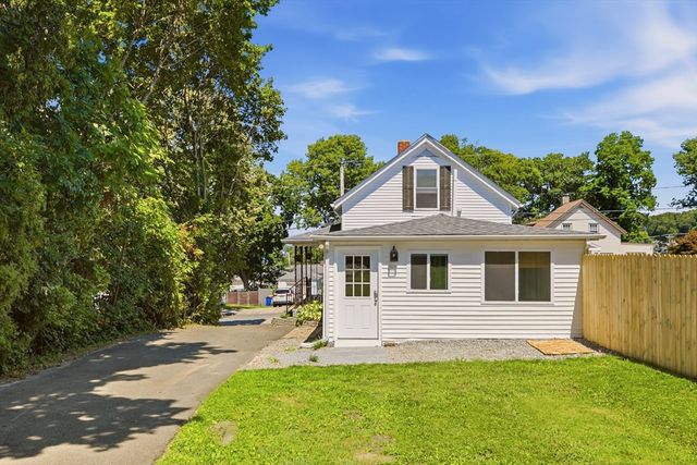 225 Mount Pleasant St, Fall River, MA 02720