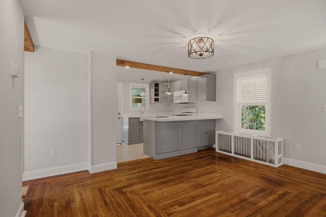 225 Mount Pleasant St, Fall River, MA 02720