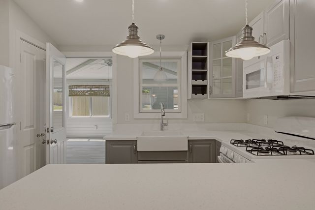 225 Mount Pleasant St, Fall River, MA 02720