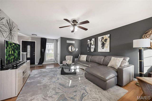 2147 Riding Spur Drive, Maryland Heights, MO 63146