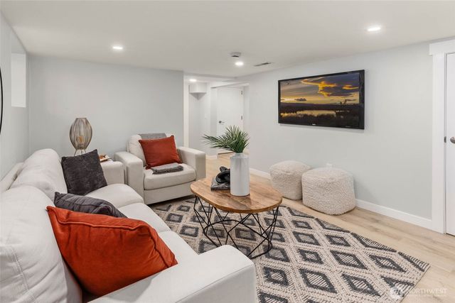 1312 NE 70th Street, Seattle, WA 98115
