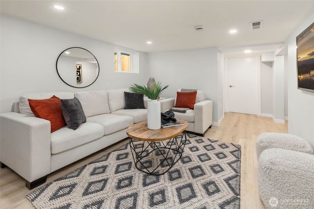 1312 NE 70th Street, Seattle, WA 98115