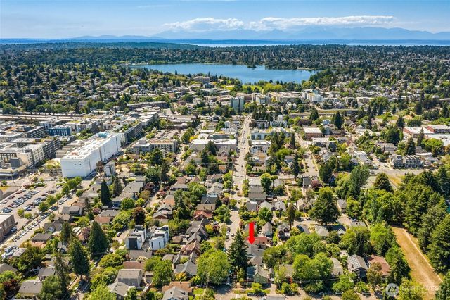 1312 NE 70th Street, Seattle, WA 98115