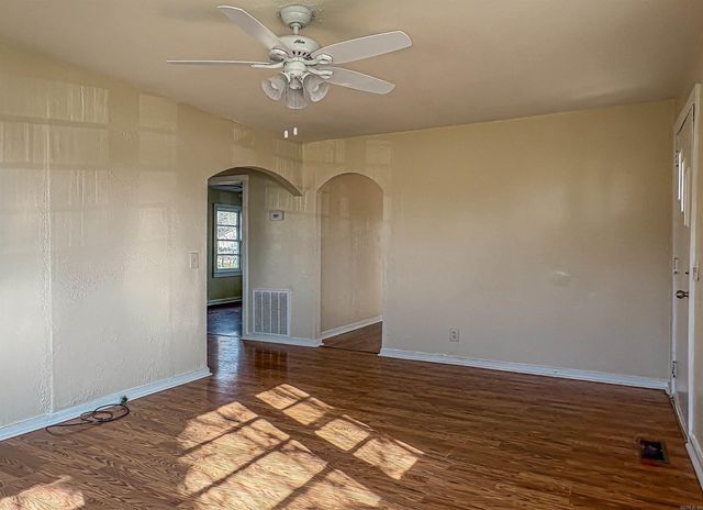 408 Estes Street, Yellville, AR 72687