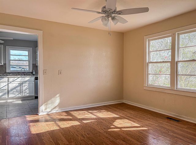 408 Estes Street, Yellville, AR 72687