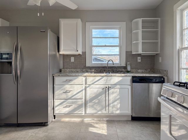 408 Estes Street, Yellville, AR 72687