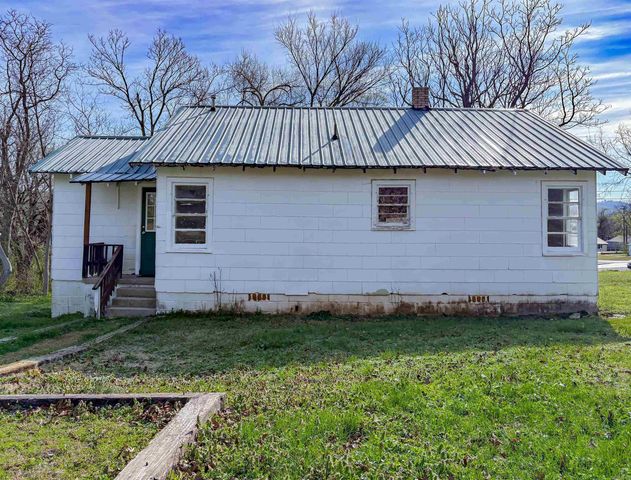 408 Estes Street, Yellville, AR 72687