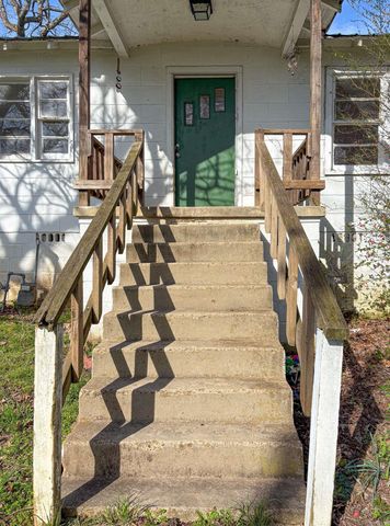 408 Estes Street, Yellville, AR 72687