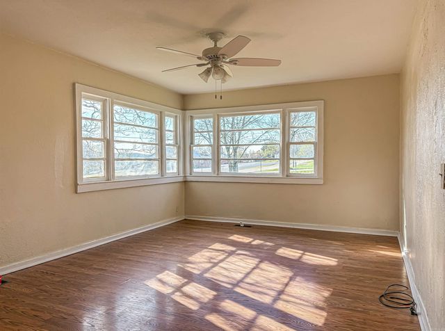 408 Estes Street, Yellville, AR 72687